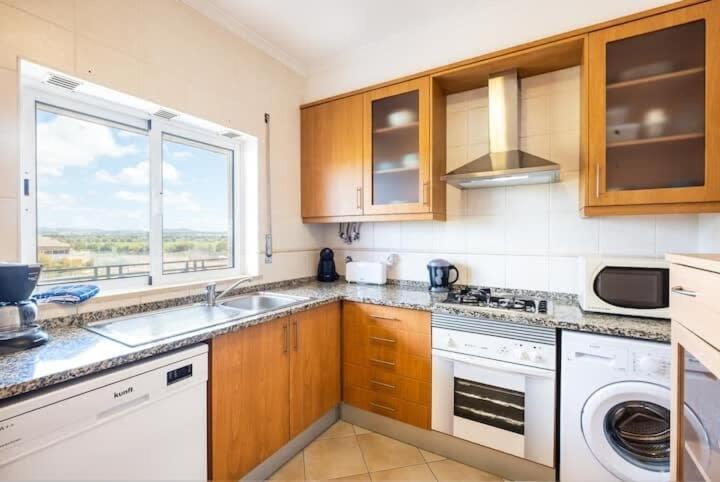 Apartment Alfarmar - Pool, Beach Only A Few Minutes Away Albufeira Eksteriør billede