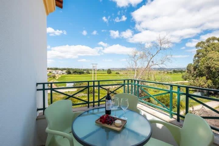 Apartment Alfarmar - Pool, Beach Only A Few Minutes Away Albufeira Eksteriør billede