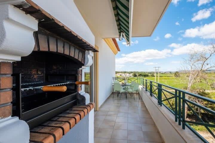 Apartment Alfarmar - Pool, Beach Only A Few Minutes Away Albufeira Eksteriør billede