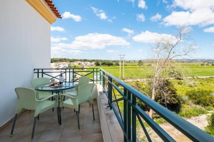 Apartment Alfarmar - Pool, Beach Only A Few Minutes Away Albufeira Eksteriør billede